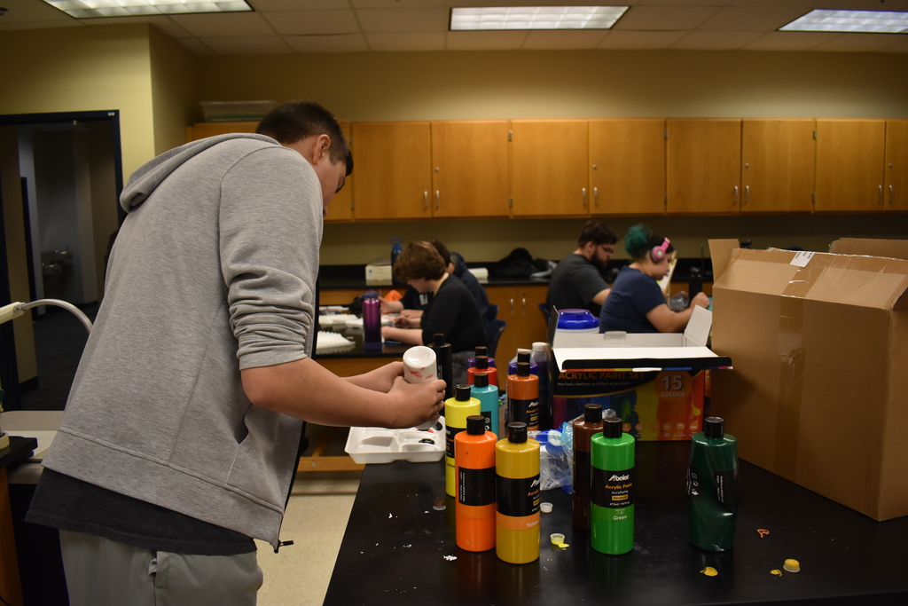 student mixing paint