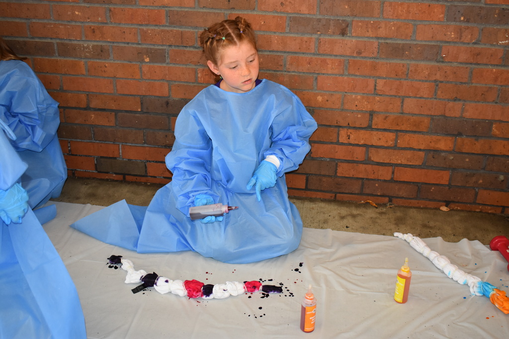 Student tie dying a shirt