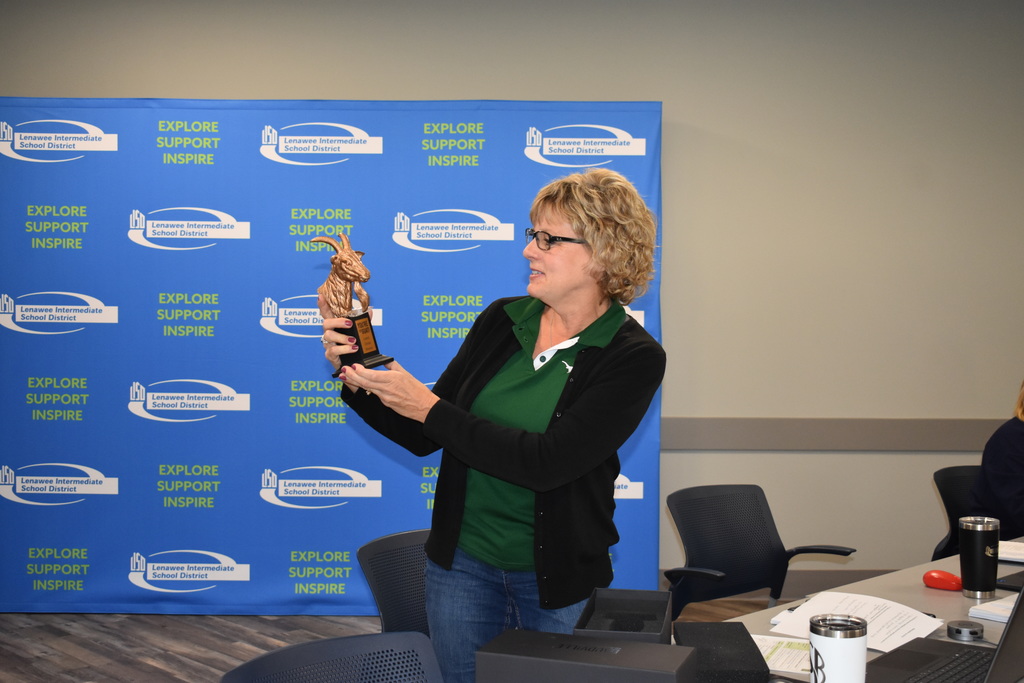 Sharon reacting to trophy