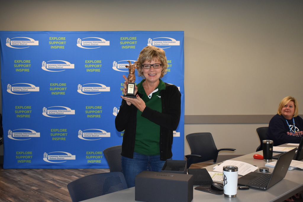 Sharon posing with her trophy