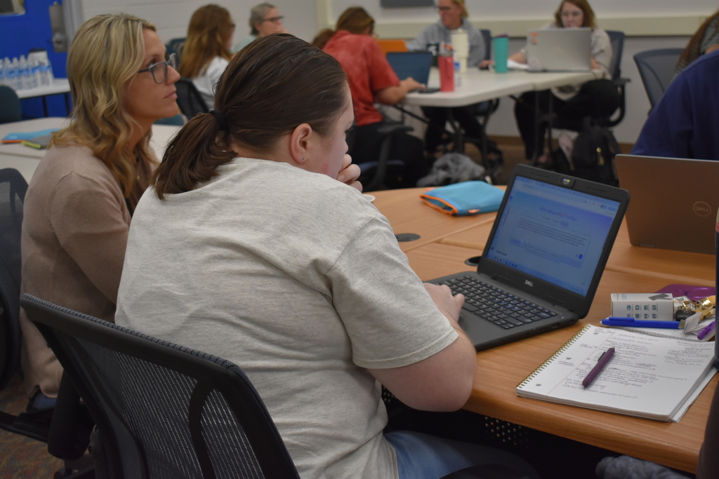Teacher applying an AI activity