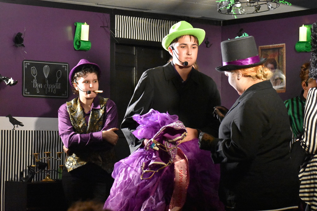 The detective arrive on set during the play