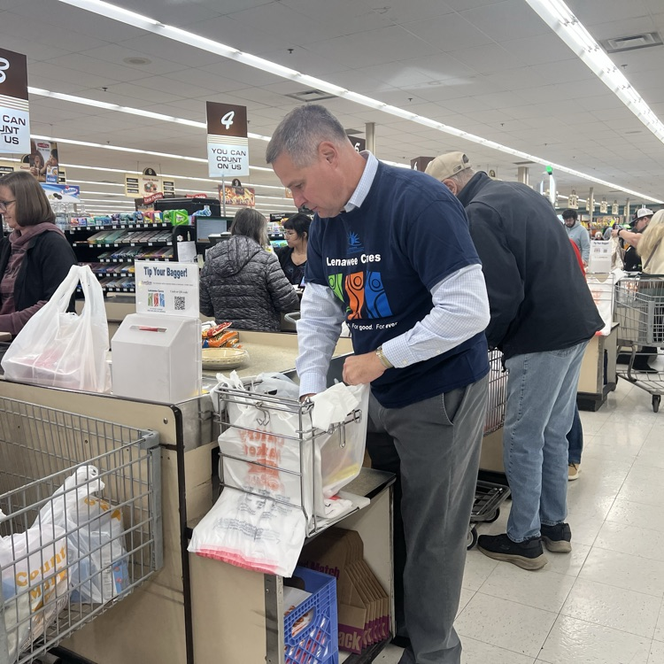 Mark Haag bagging groceries