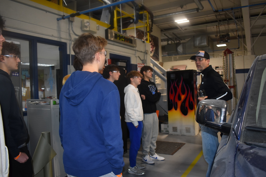 Students tour Auto Collision 