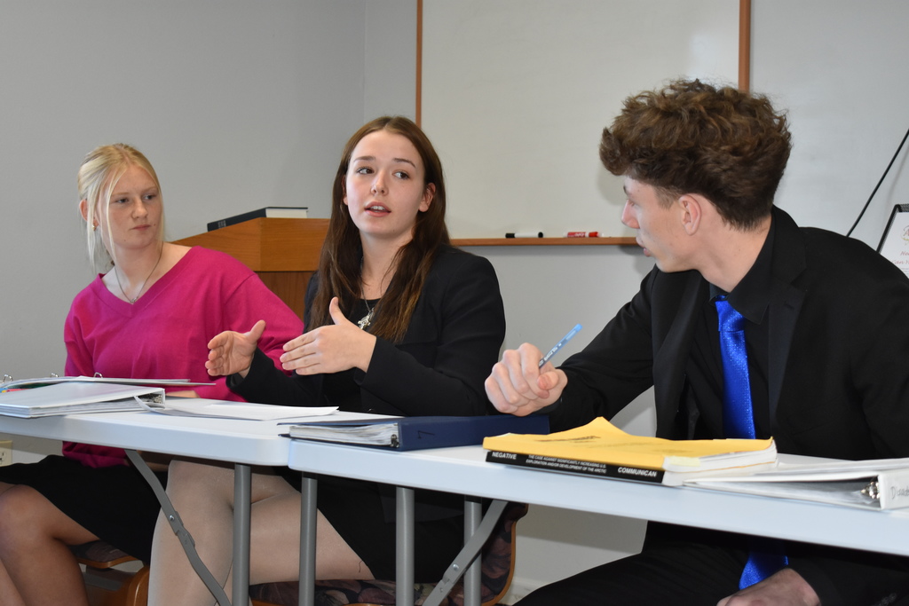 student rebuts questions from opponent