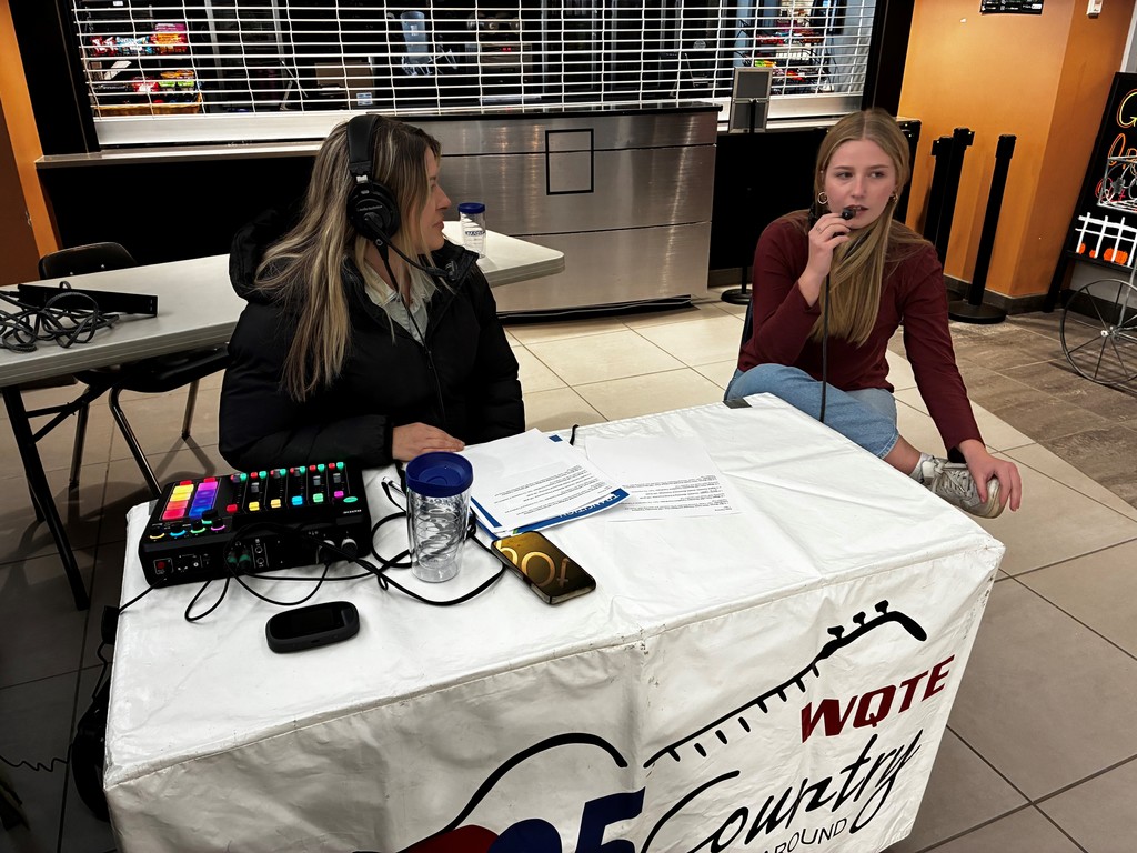 A student discussing her CTE experience