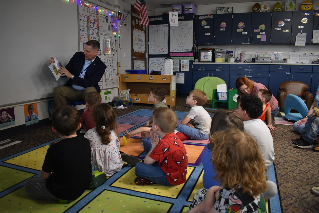 Mark Haag reading to a classroom of students