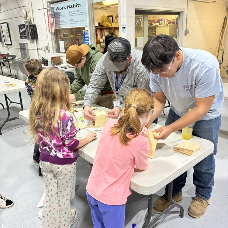 Elementary students making bird houses with TECH Center students 