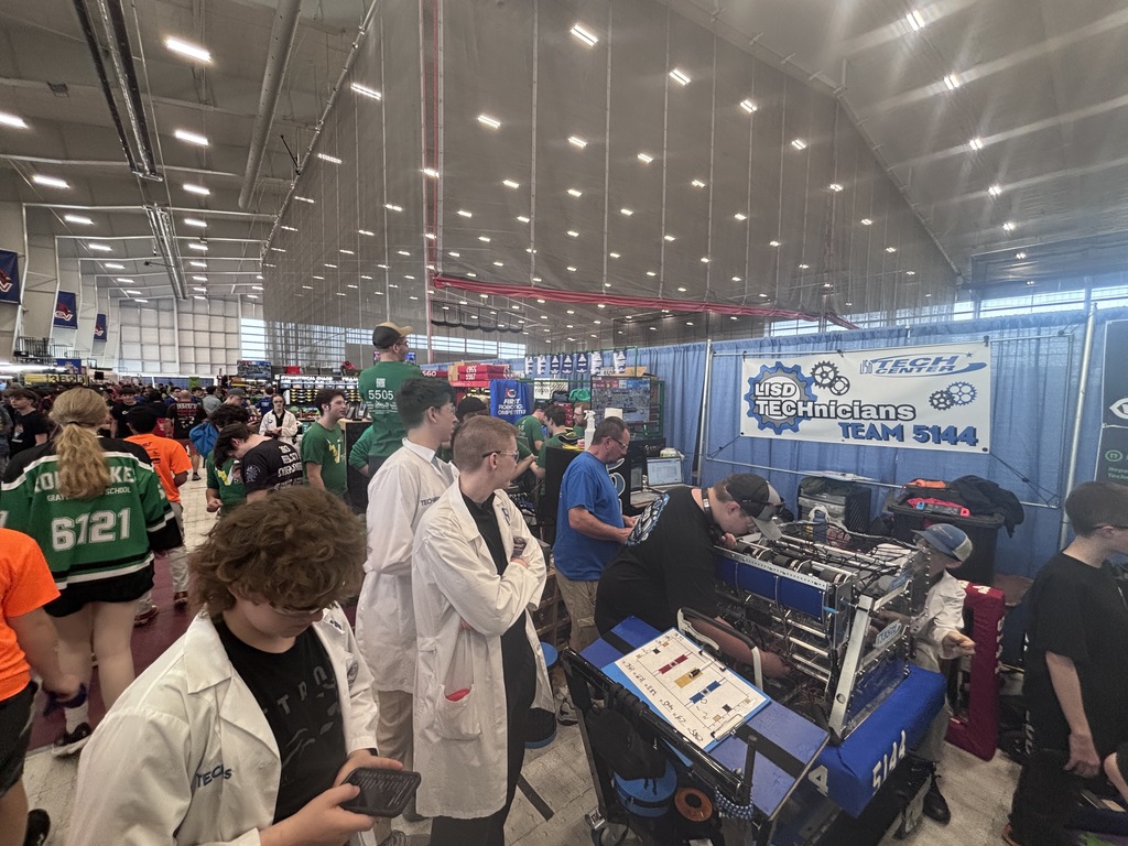 Team 5144 in the pit.
