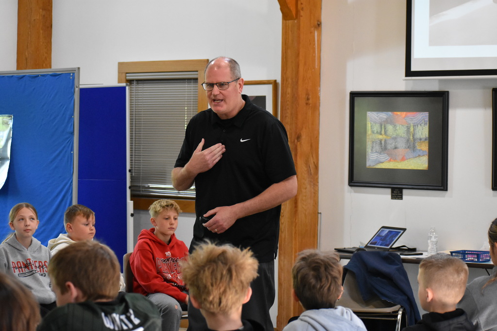 Jamie Salenbien speaking to students 
