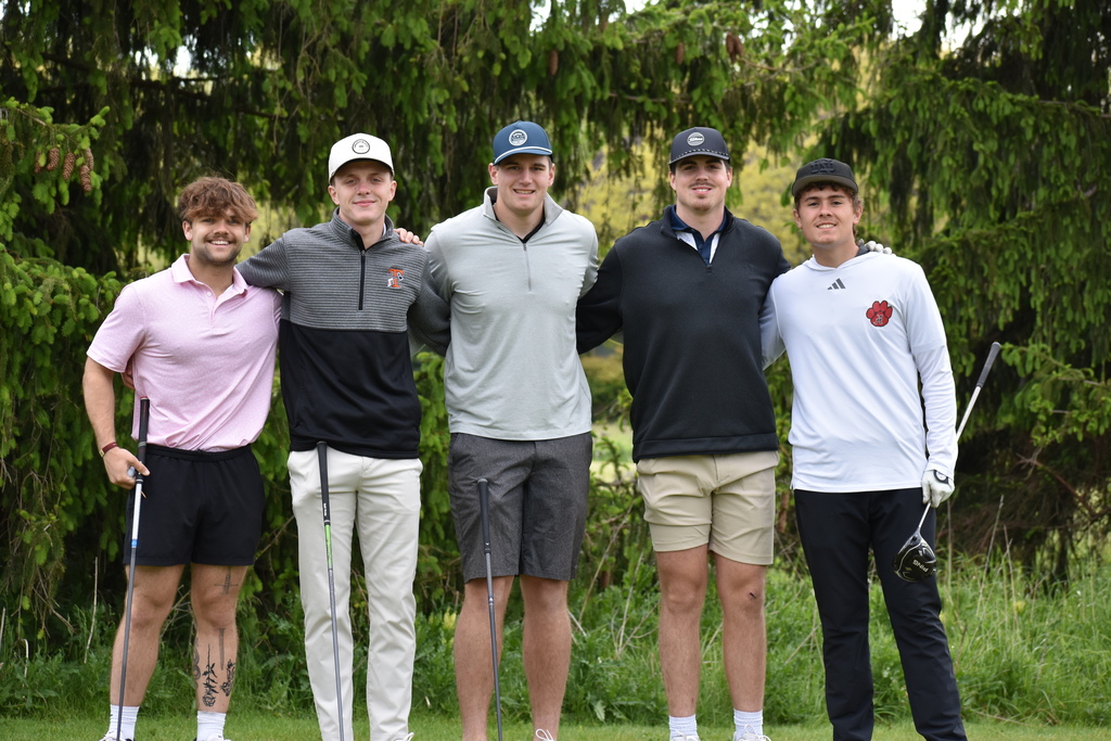 A team photo on the golf course