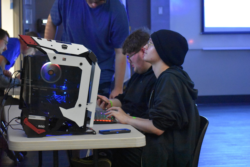 Students gaming