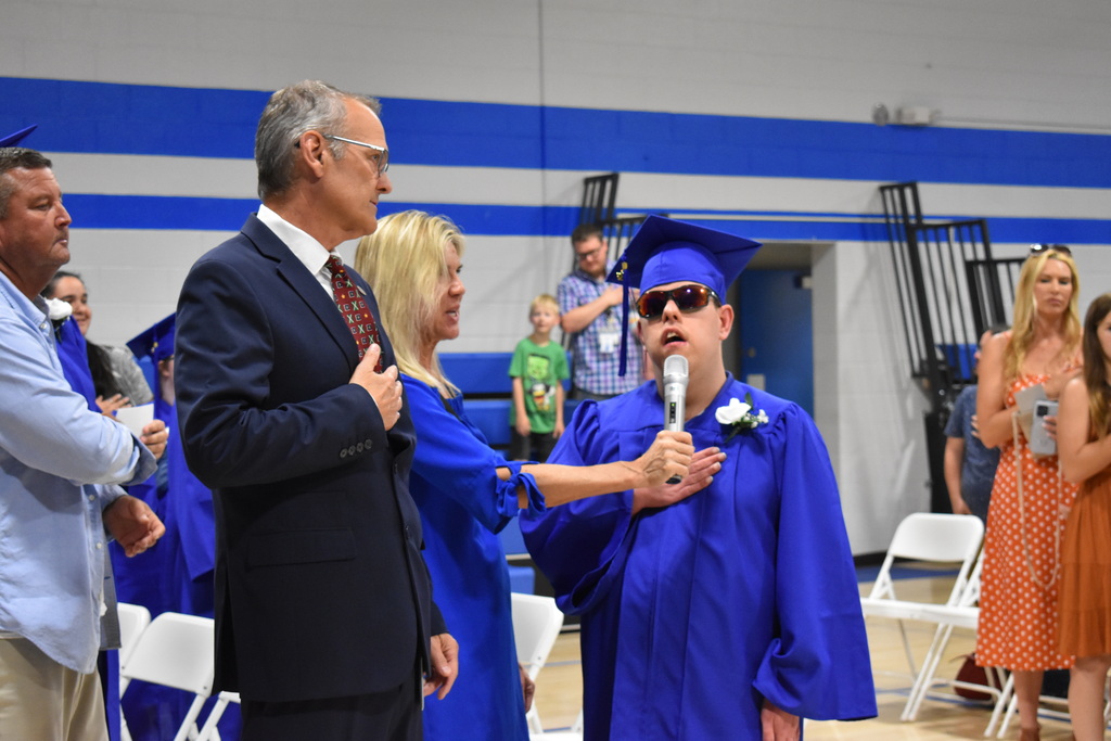 A graduate leading the pledge