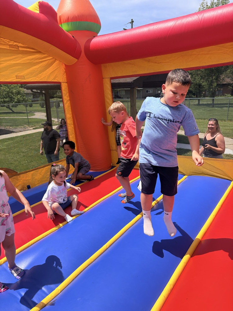 kids in bounce house