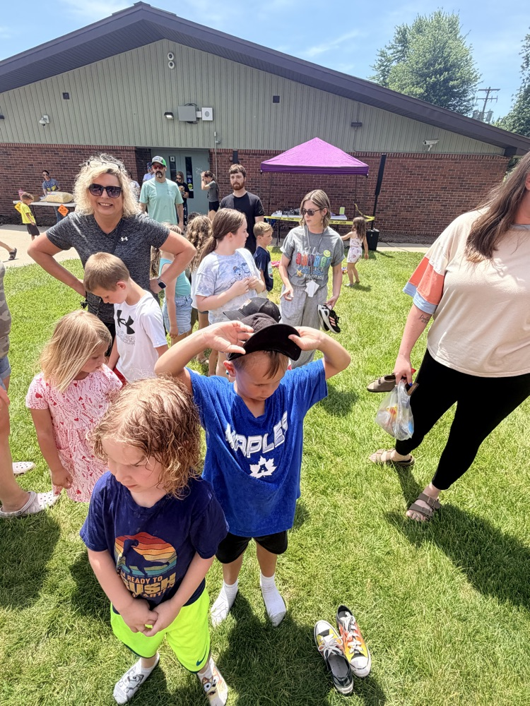 kids waiting in line