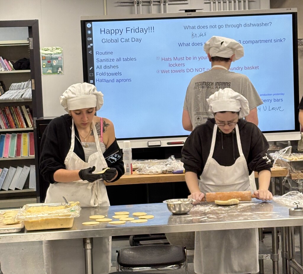 TECH Culinary students preparing international pastries