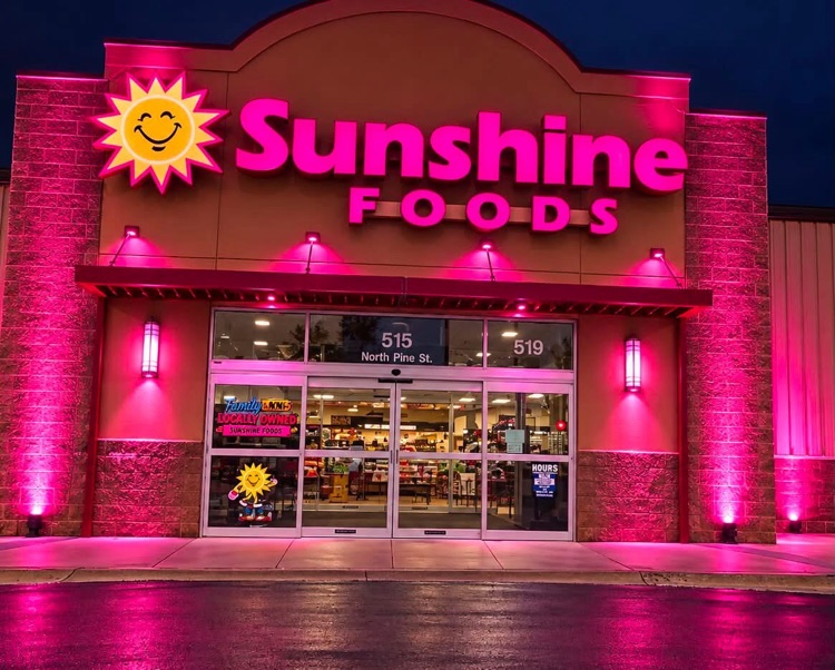 Lennox is painting the town MAGENTA! Our community is showing up BIG for T-Mobile’s Friday Night 5G Lights! Let’s keep the momentum going! @TMobile #FN5GL #Entry #PaintTheTownMagenta #LennoxOrioles #LennoxPride
