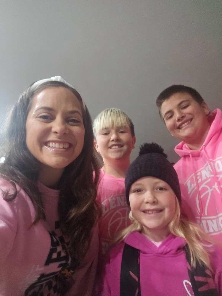 Lennox is painting the town MAGENTA! Our community is showing up BIG for T-Mobile’s Friday Night 5G Lights! Let’s keep the momentum going!  @TMobile @LennoxHighSchool #FN5GL #Entry #PaintTheTownMagenta #LennoxOrioles #LennoxPride