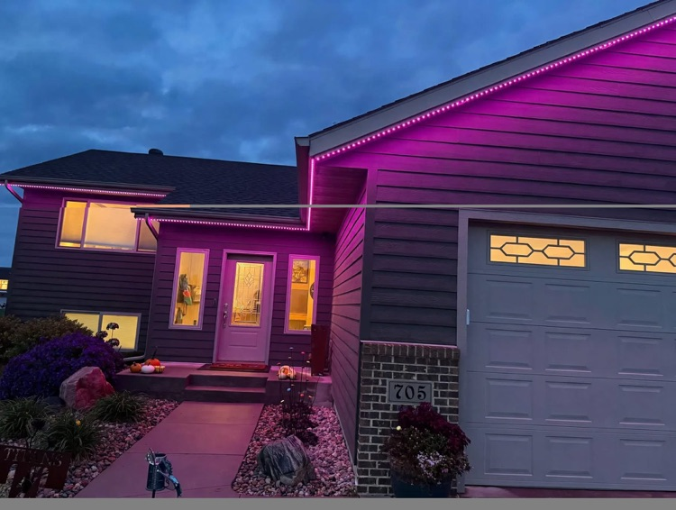 Lennox is painting the town MAGENTA! Our community is showing up BIG for T-Mobile’s Friday Night 5G Lights! Let’s keep the momentum going!  @TMobile #FN5GL #Entry #PaintTheTownMagenta #LennoxOrioles #LennoxPride