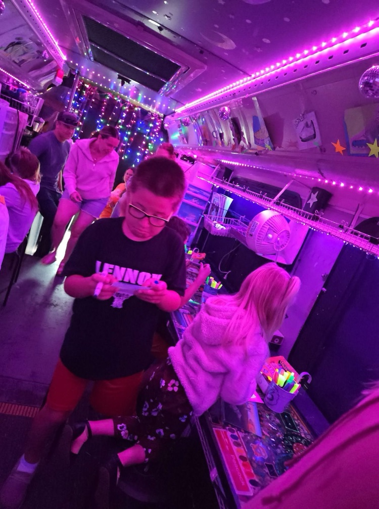Lennox is painting the town MAGENTA! Our community is showing up BIG for T-Mobile’s Friday Night 5G Lights! Let’s keep the momentum going!  @TMobile #FN5GL #Entry #PaintTheTownMagenta #LennoxOrioles #LennoxPride