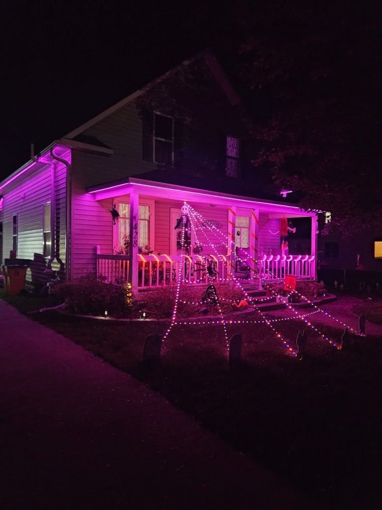 Lennox is painting the town MAGENTA! Our community is showing up BIG for T-Mobile’s Friday Night 5G Lights! Let’s keep the momentum going!  @TMobile #FN5GL #Entry #PaintTheTownMagenta #LennoxOrioles #LennoxPride