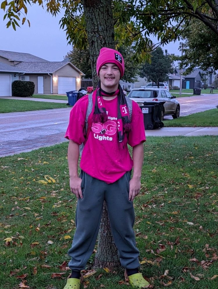 Lennox is painting the town MAGENTA! Our community is showing up BIG for T-Mobile’s Friday Night 5G Lights! Let’s keep the momentum going!  @TMobile #FN5GL #Entry #PaintTheTownMagenta #LennoxOrioles #LennoxPride