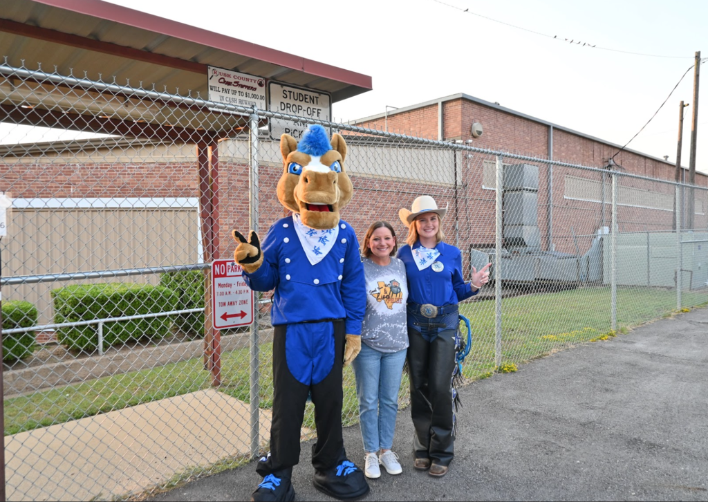 Kilgore Mascots greeted the students. 