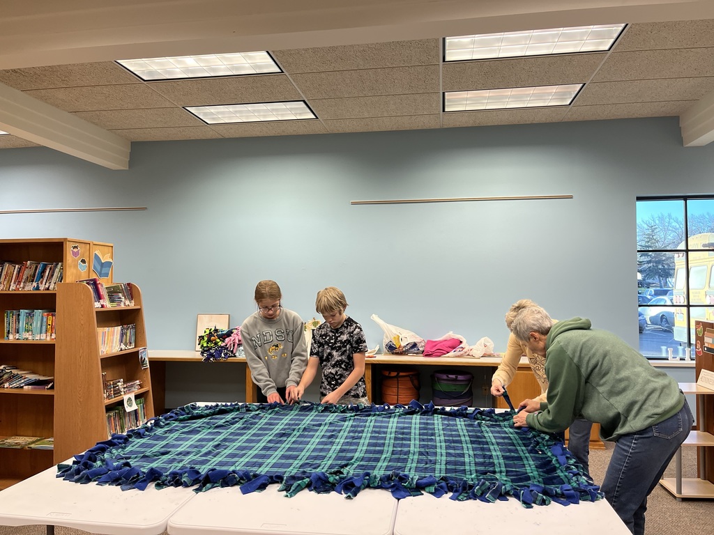 6th Grade Making Blankets with Volunteers