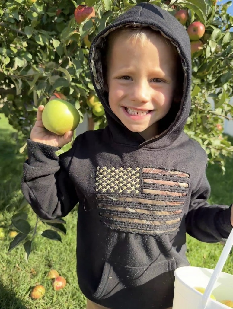 Preschool picking apples