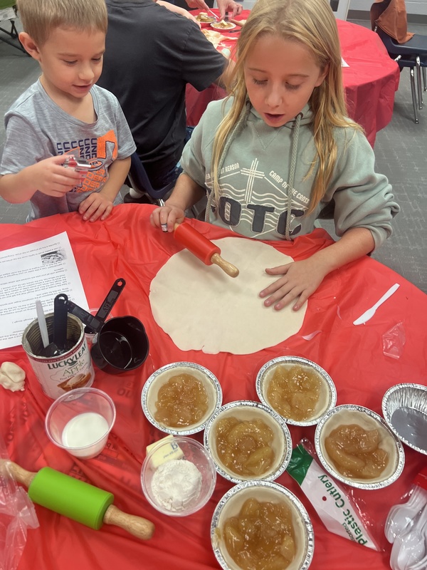 preschoolers with buddies making pies