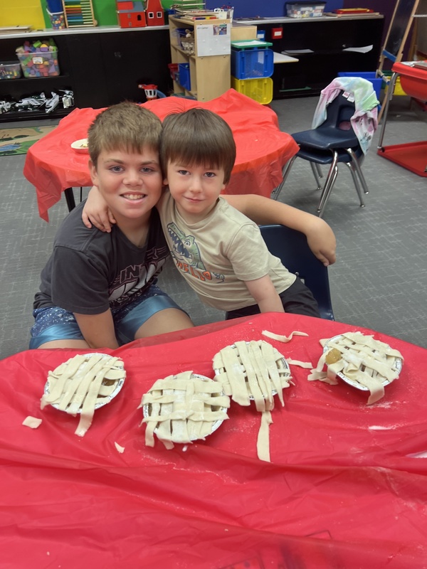 preschoolers with buddies making pies