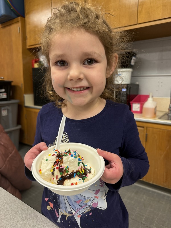 Preschoolers with ice cream