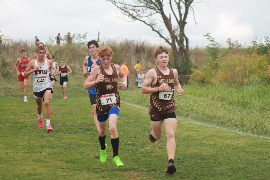 Nathan Caudill (#67) improving his PR for the 2nd time this season at the Brian T. Simpson Invitational held at Gans Creek on Saturday, October 11th. Highland Freshman, Connor Zulauf (#71), finished close behind Caudill! 