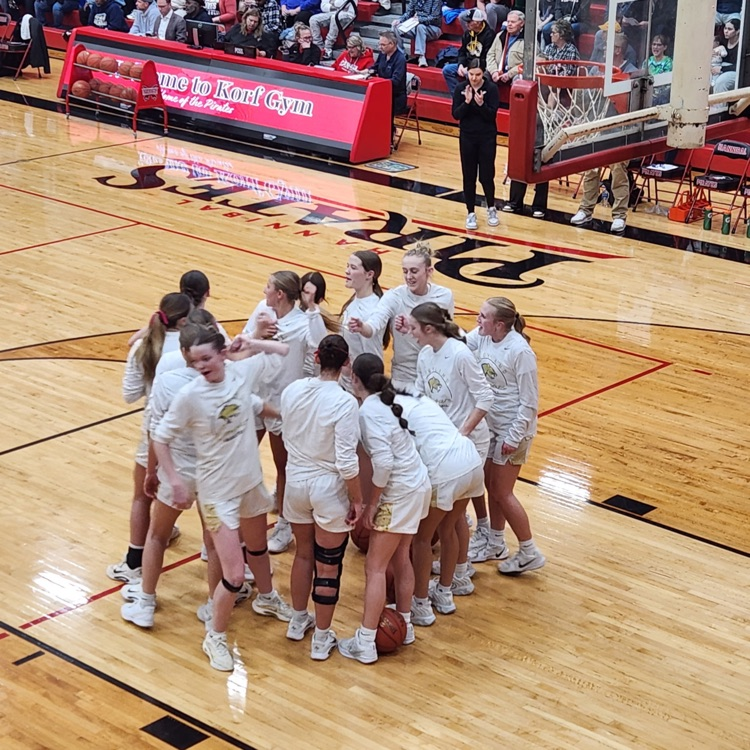 image of highland team huddled up on the floor