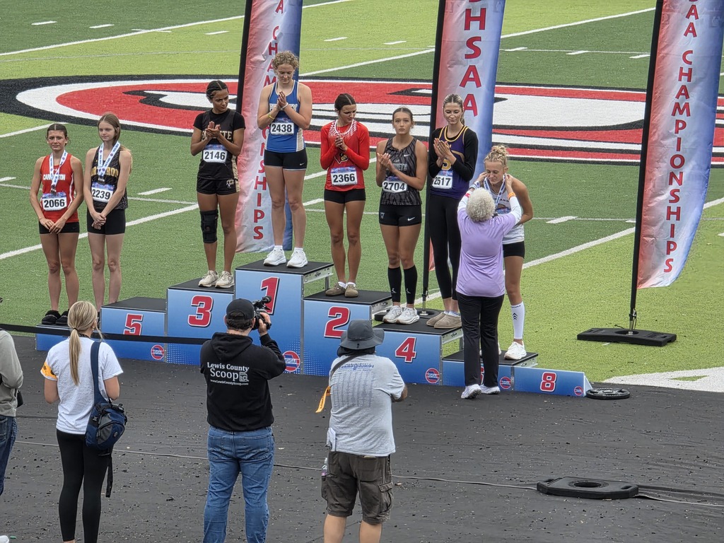Ali getting her medal