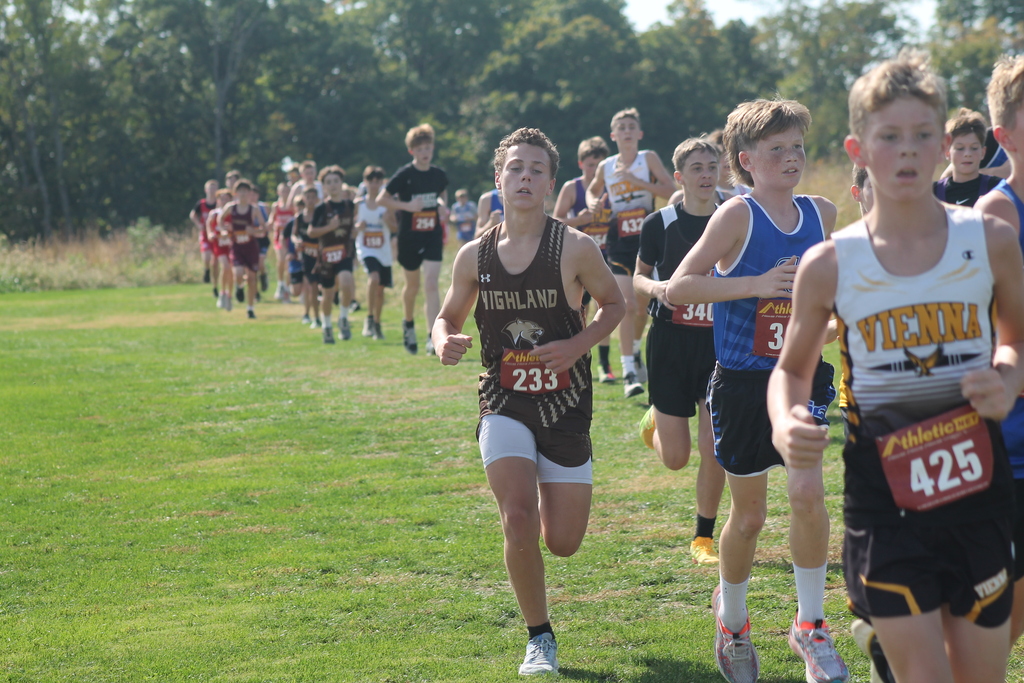 Nick Caudill advancing through the sea of runners.