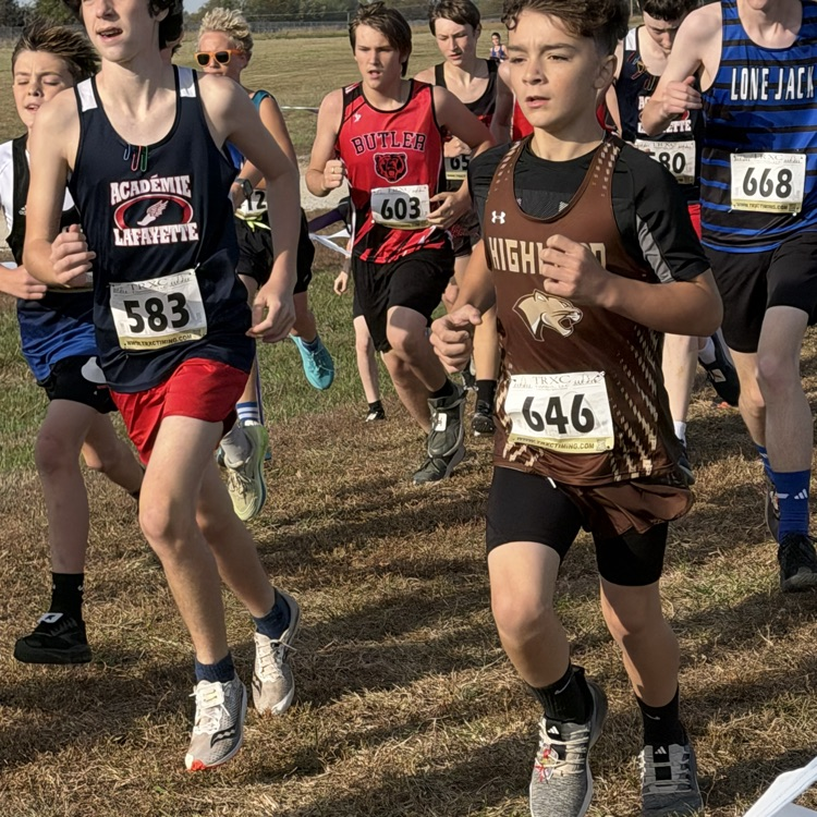 Greyson Matson running at the start of the MS State Championship XC race in Wheatland.