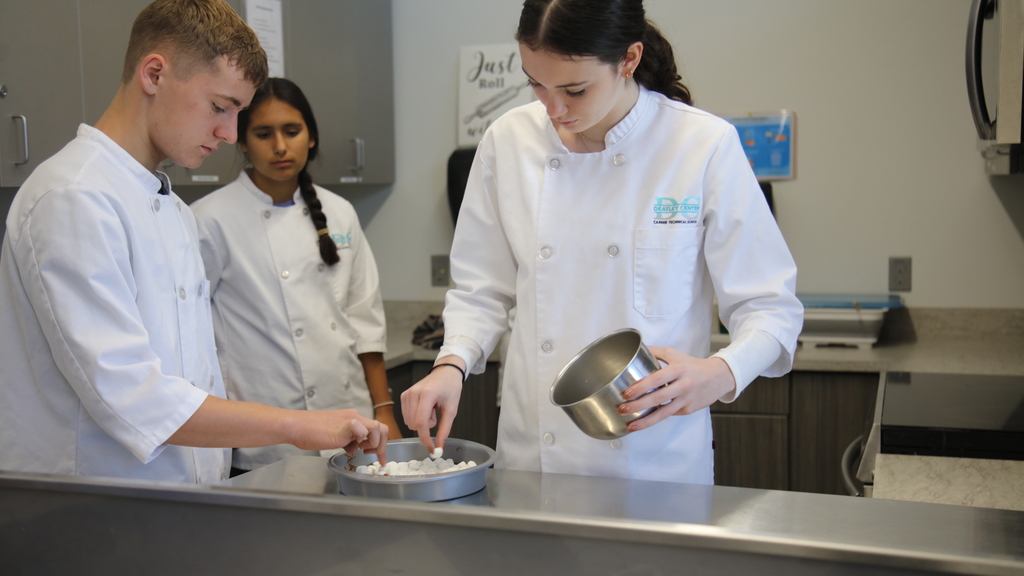students making s'mores dip