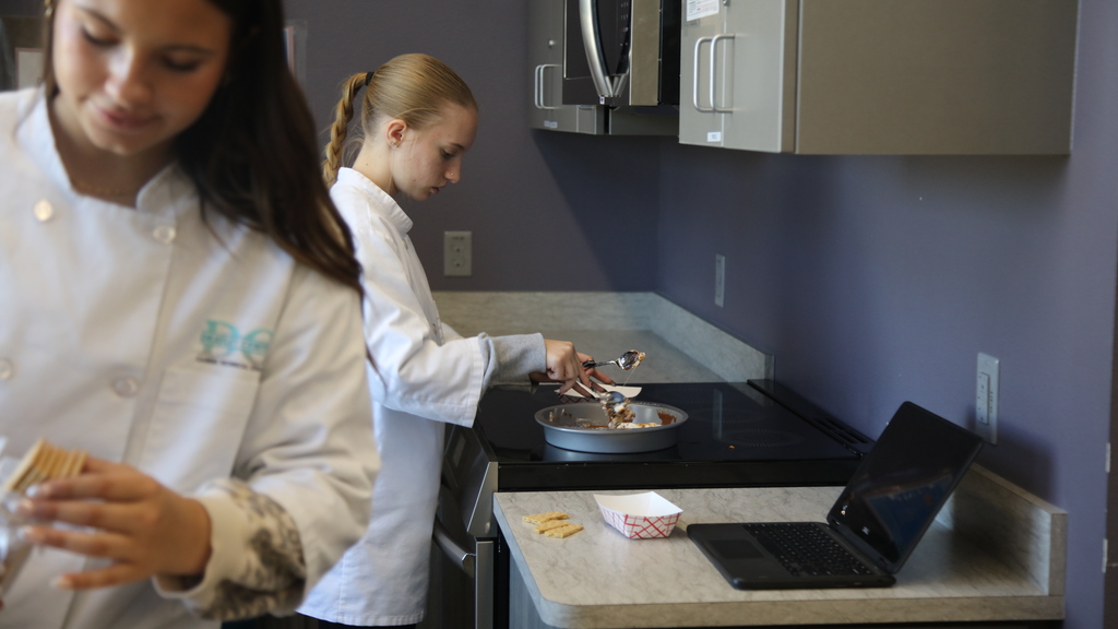 students making s'mores dip
