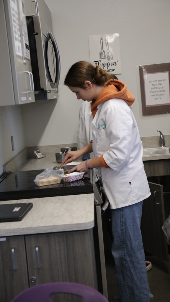 students making s'mores dip