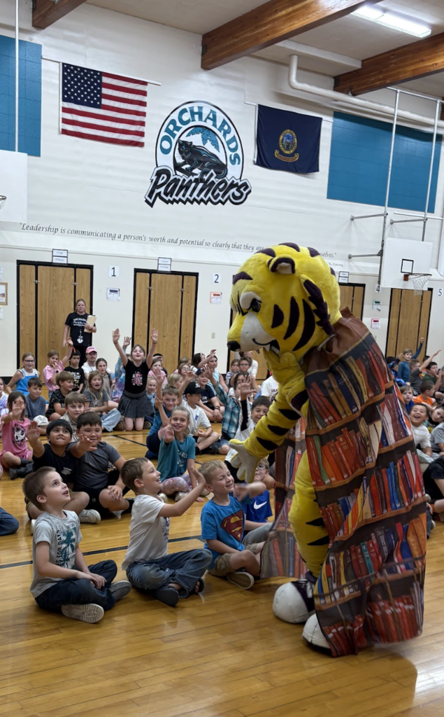 Joe Bengal  with students, talking about the IBOB