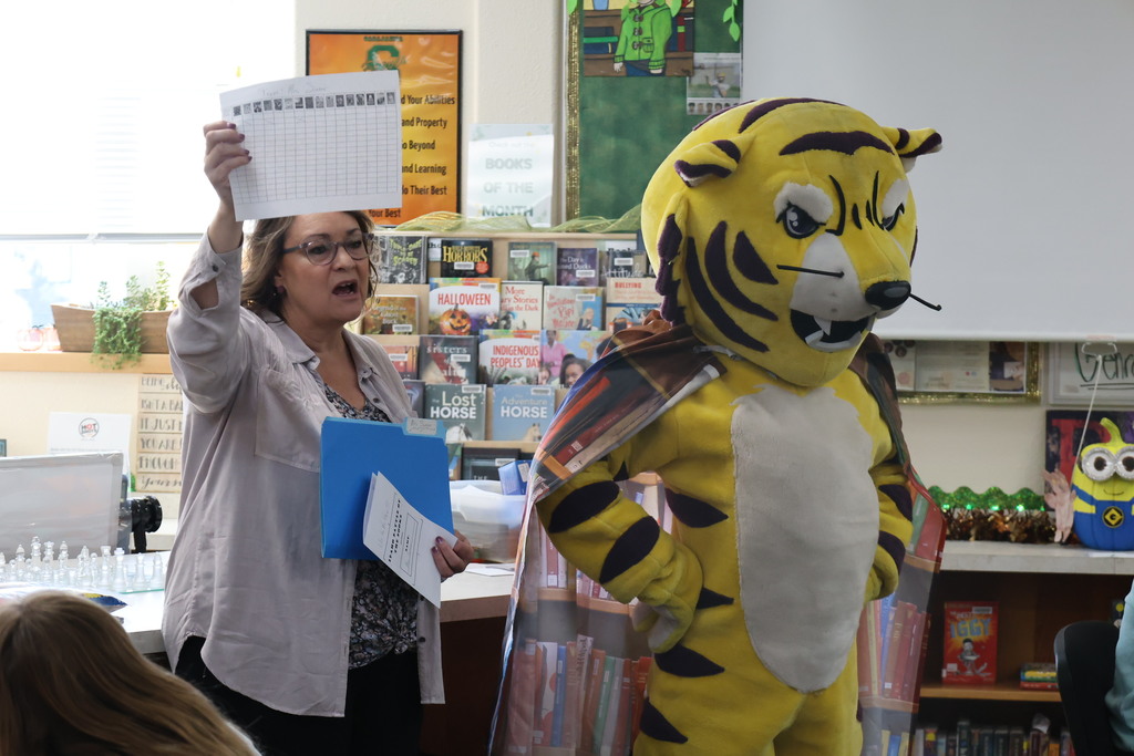 Joe Bengal with students in the library