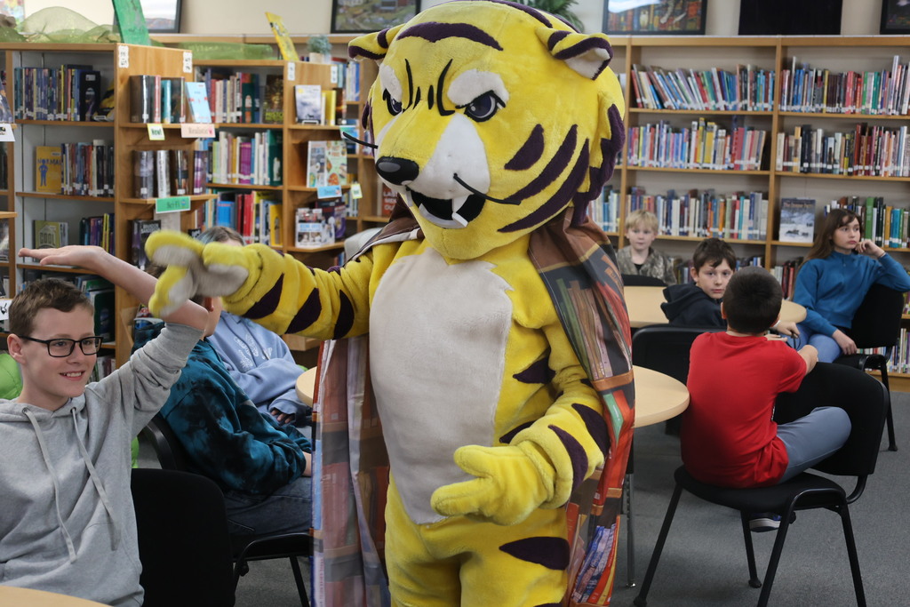 Joe Bengal with students in the library