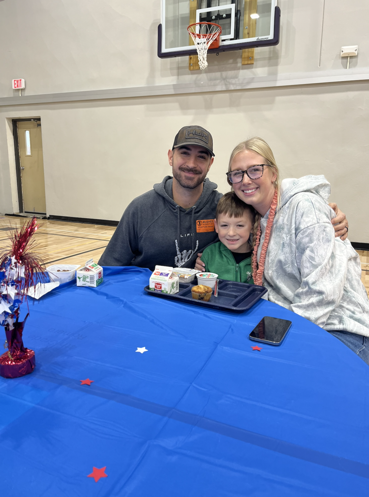 kids eating breakfast with veterans