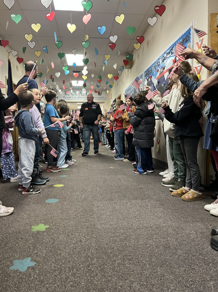 kids eating breakfast with veterans