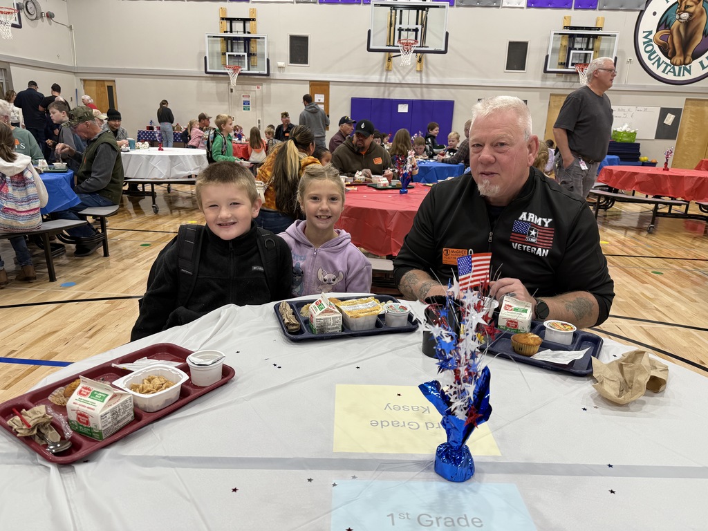 kids eating breakfast with veterans