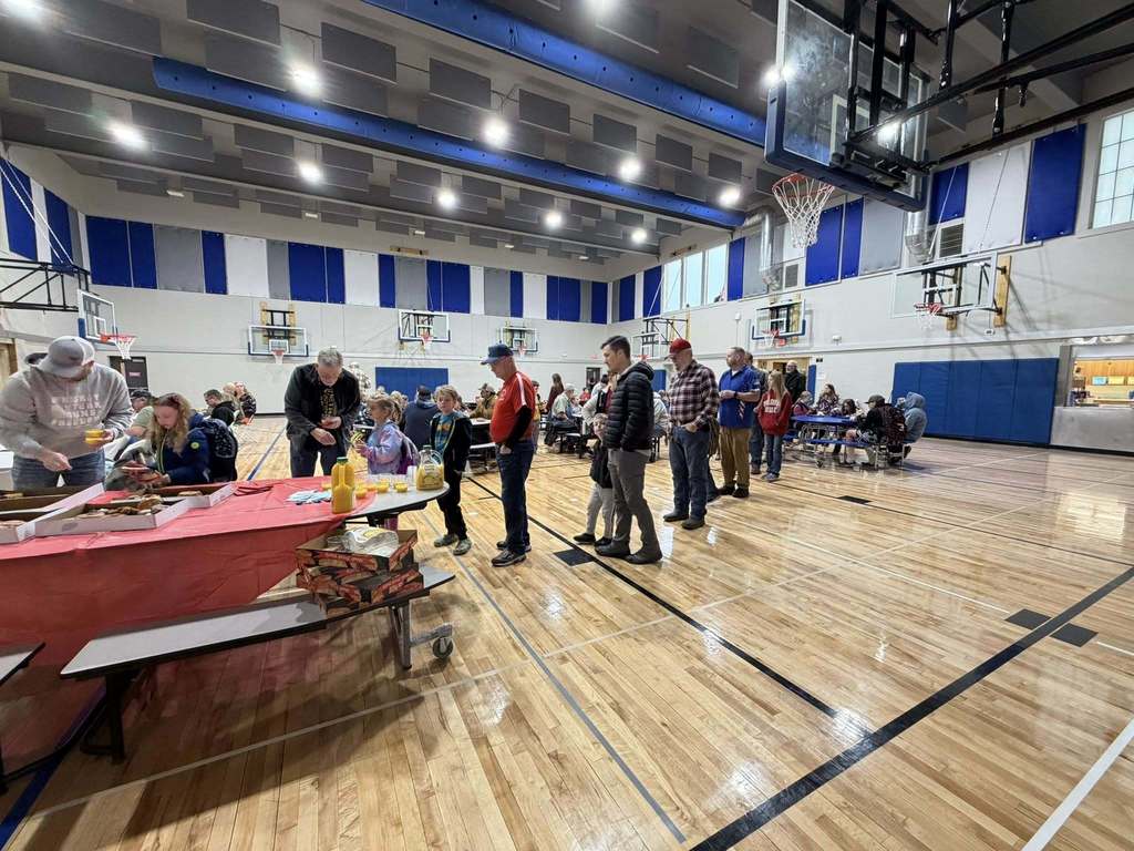 students eating donuts with veterans