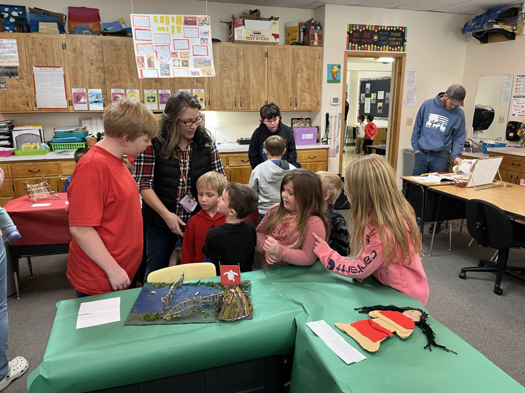 5th graders sharing their projects