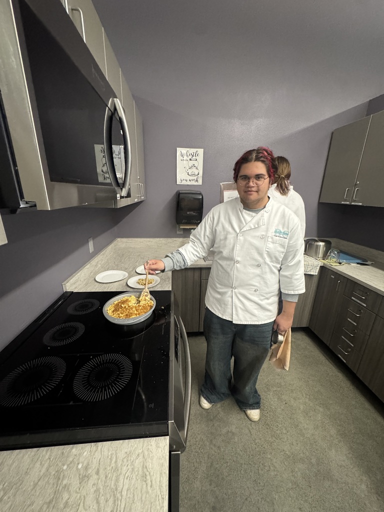 students making mac and cheese