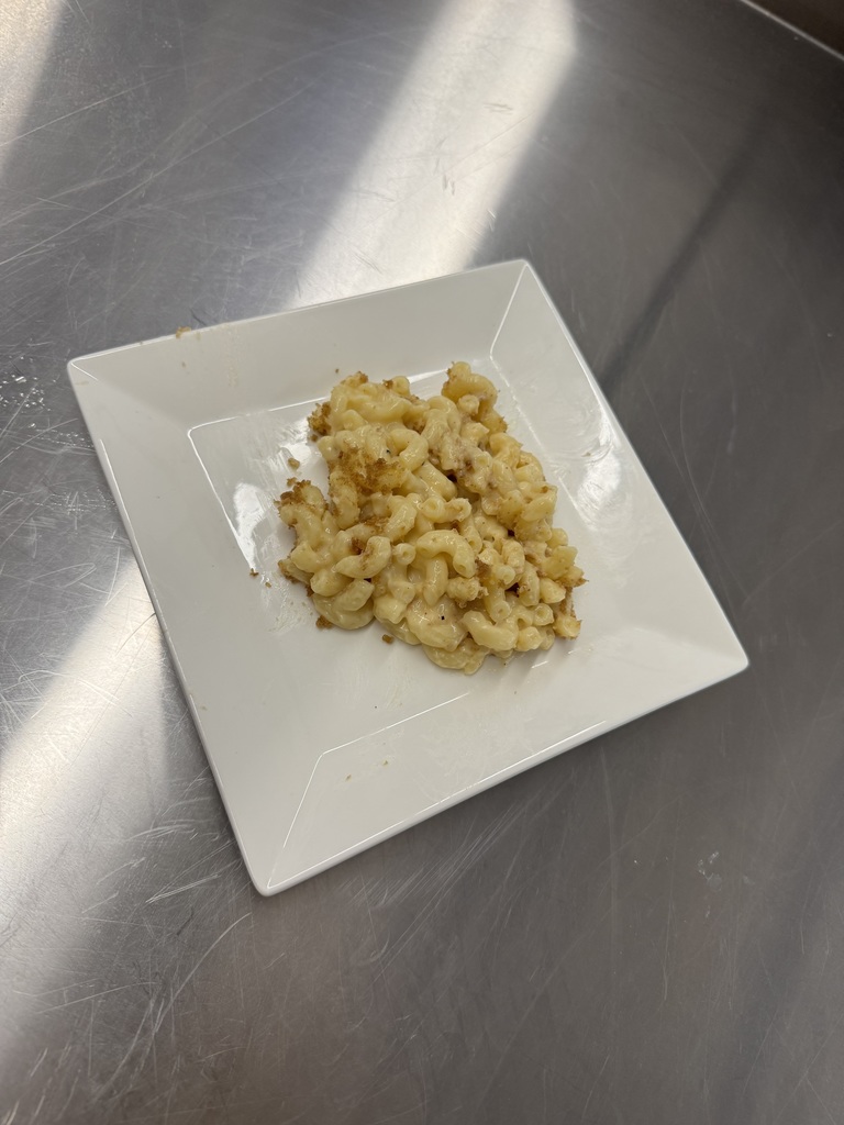 students making mac and cheese